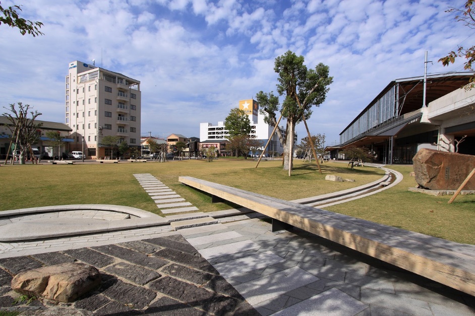 和と洋の両方にフォーカスを当てた、東京駅前広場及び行幸通りのプロジェクト事例